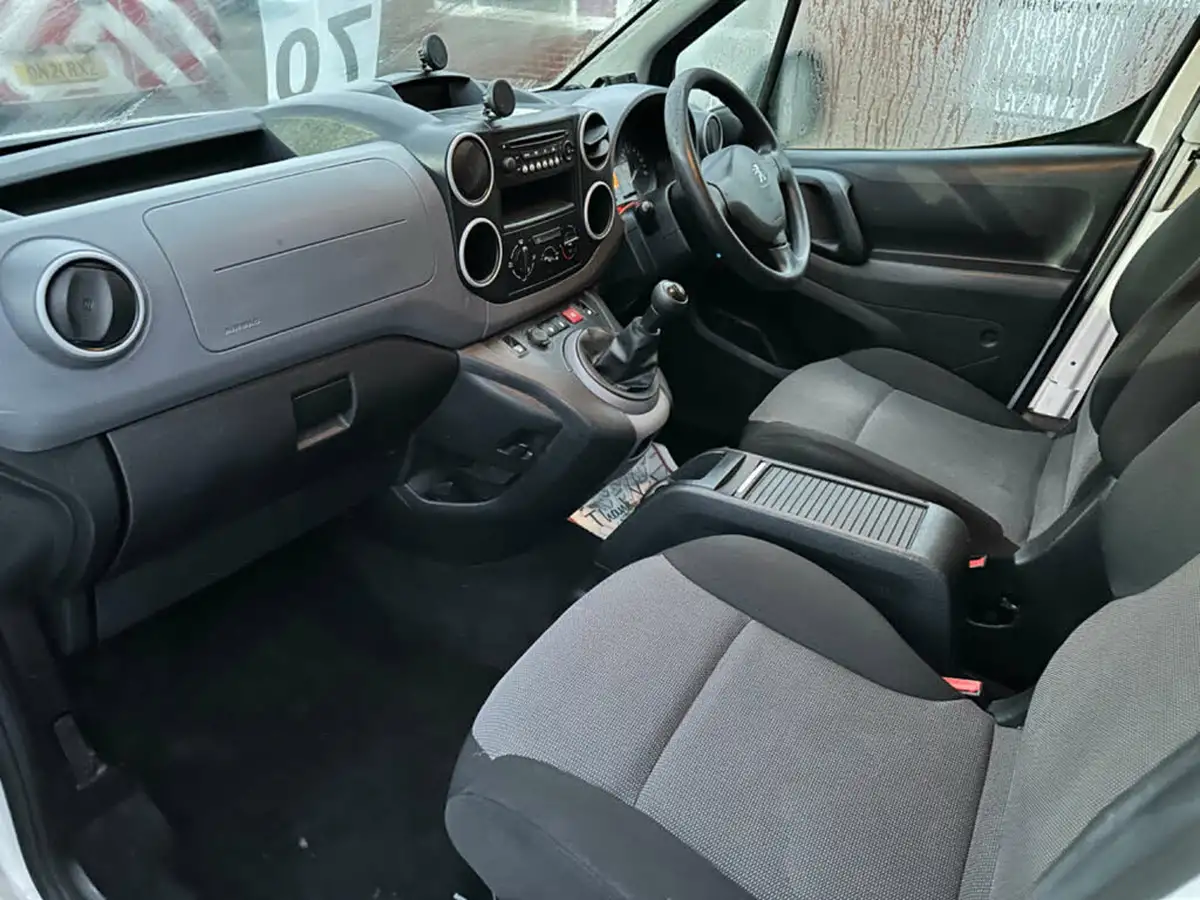 2017-peugeot-partner-16bluehdi-s-l1-75pseu6-648-panel-big-17
