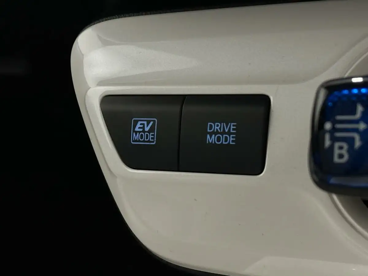 2018-toyota-prius-18-vvt-i-business-edition-plus-ss-big-20