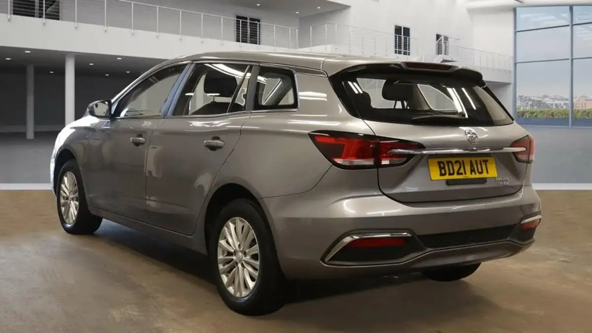2021-mg-mg5-e-excite-ev-big-4