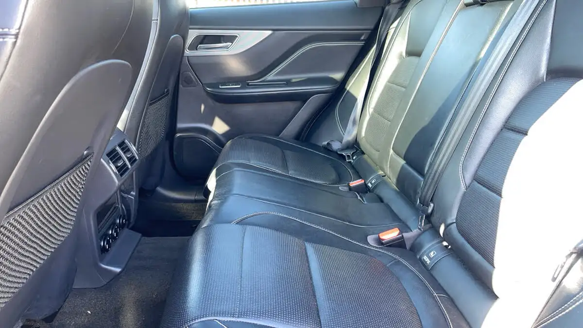 2019-jaguar-f-pace-20-i4d-chequered-flag-180ps-big-13
