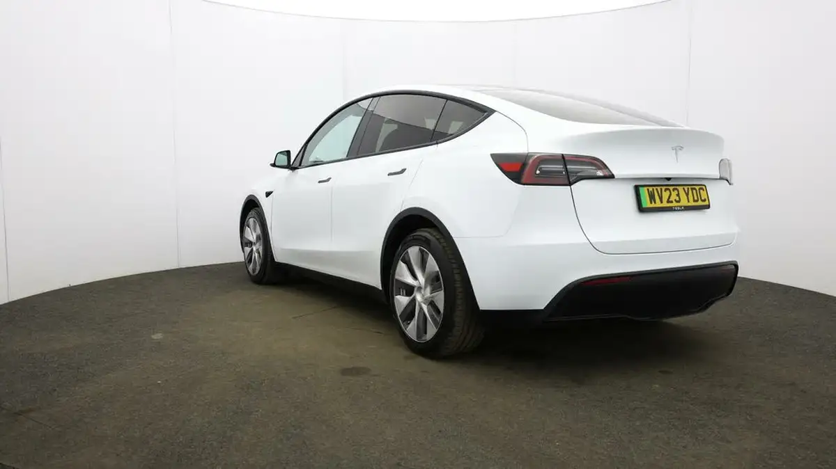 2023-tesla-model-y-e-rwd-big-34