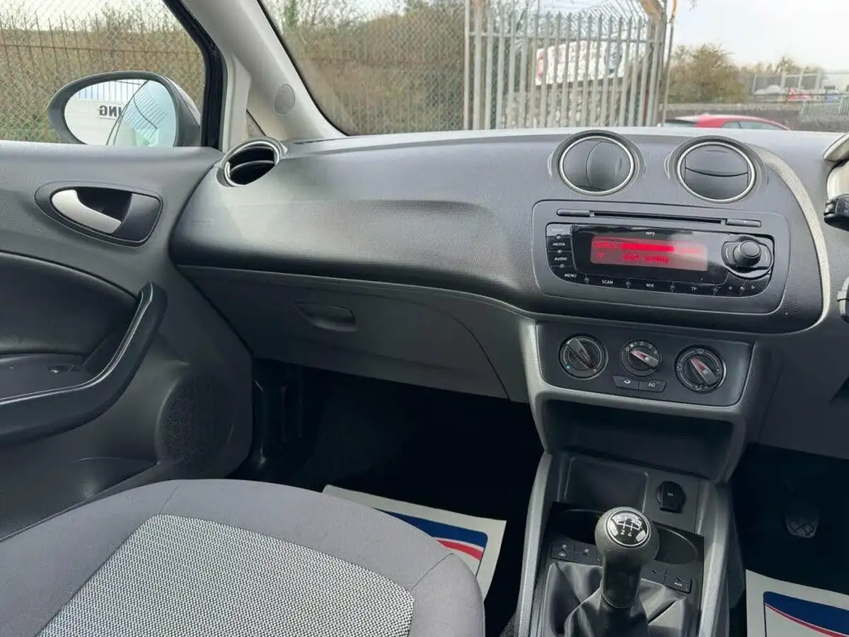 2010-seat-ibiza-14-se-85-sportcoupe-hatchback-3d-big-15