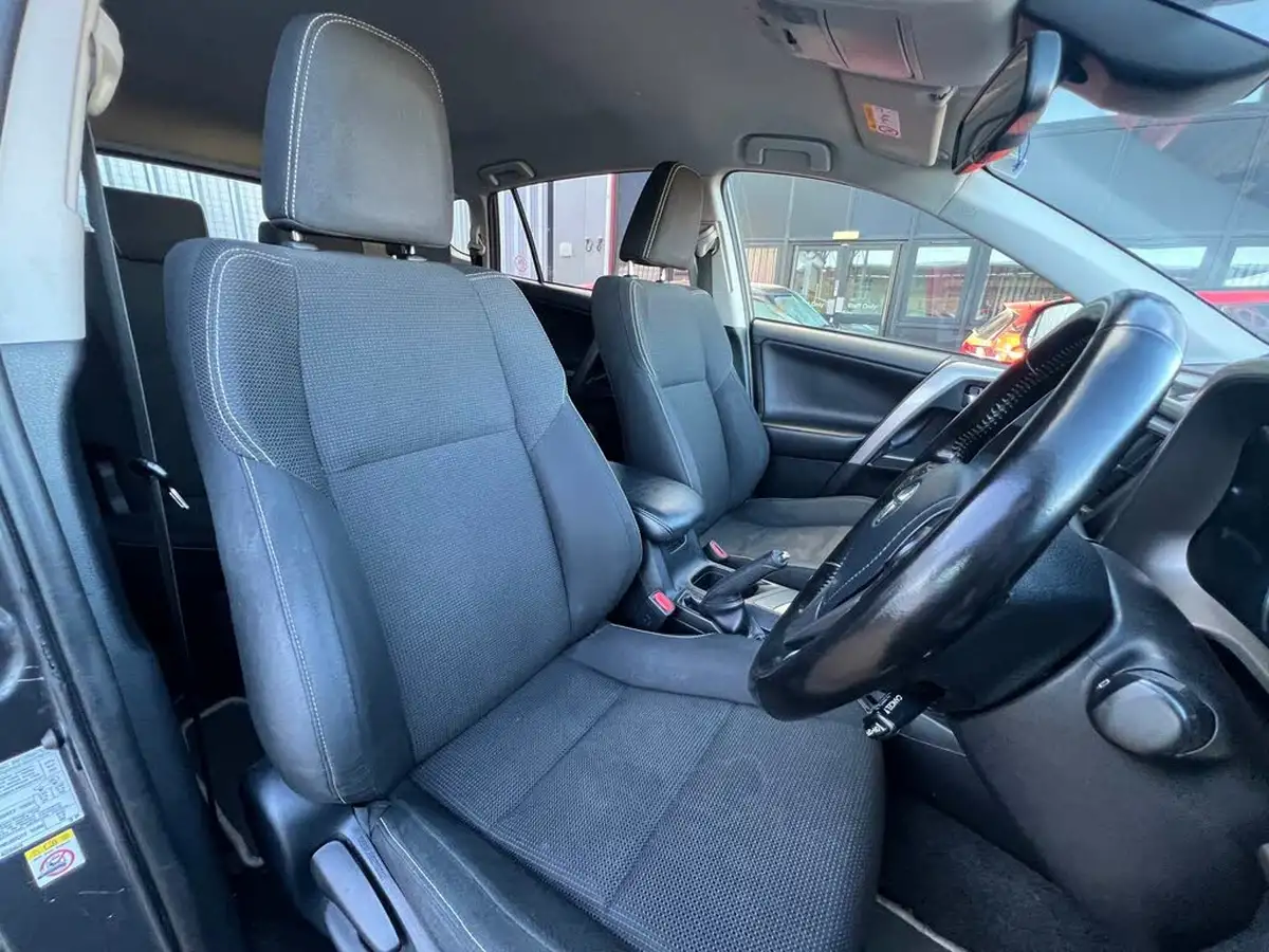 2018-toyota-rav4-25-vvt-i-icon-tech-big-16