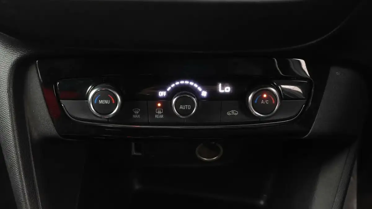 2022-vauxhall-corsa-e-sri-premium-big-12