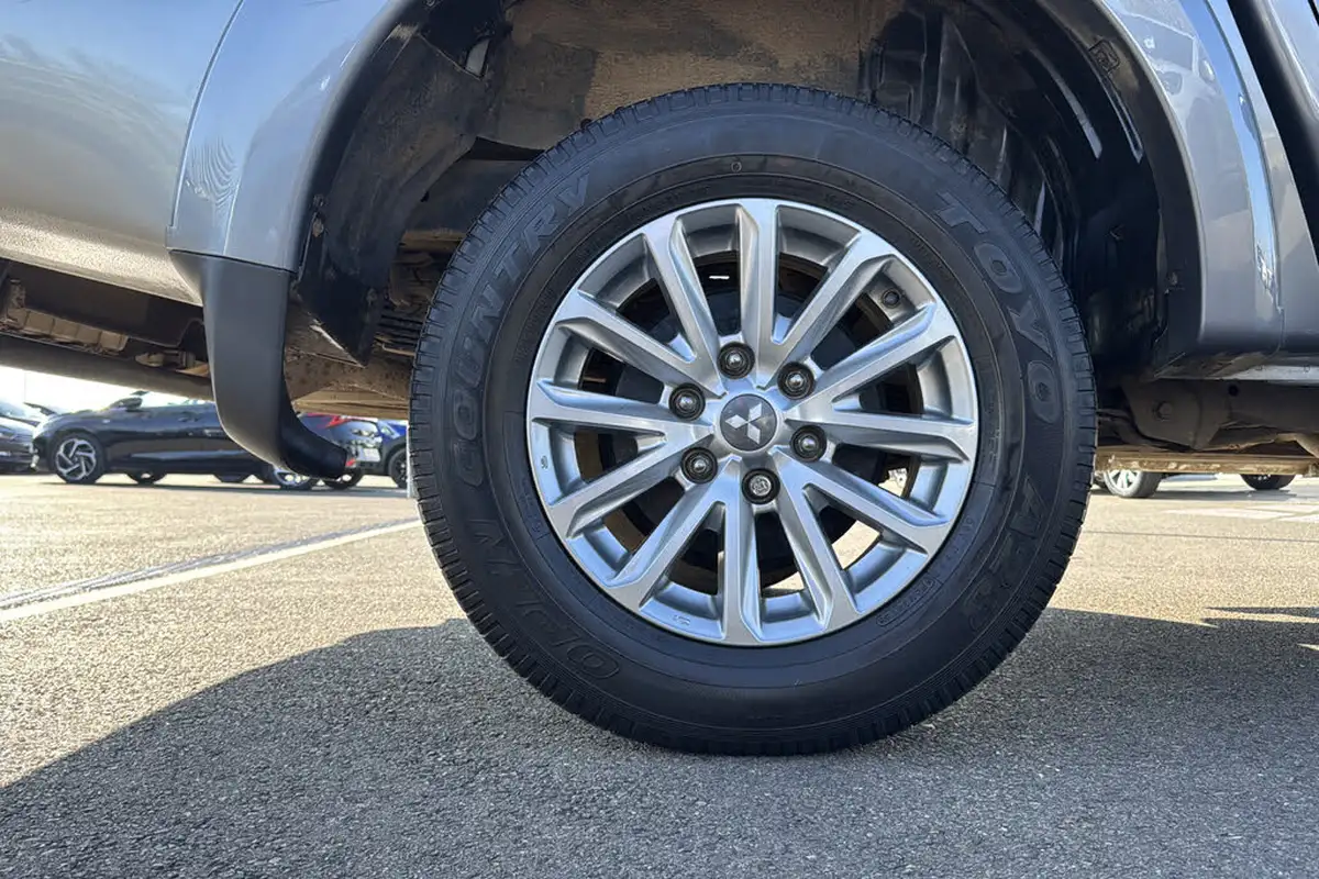 2015-mitsubishi-l200-24di-d-titan-big-6