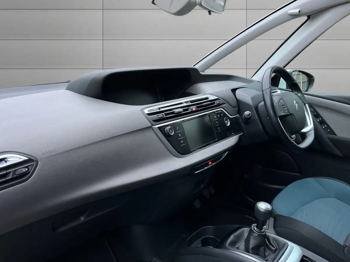 2017-citroen-c4-picasso-16bluehdi-feel-big-12
