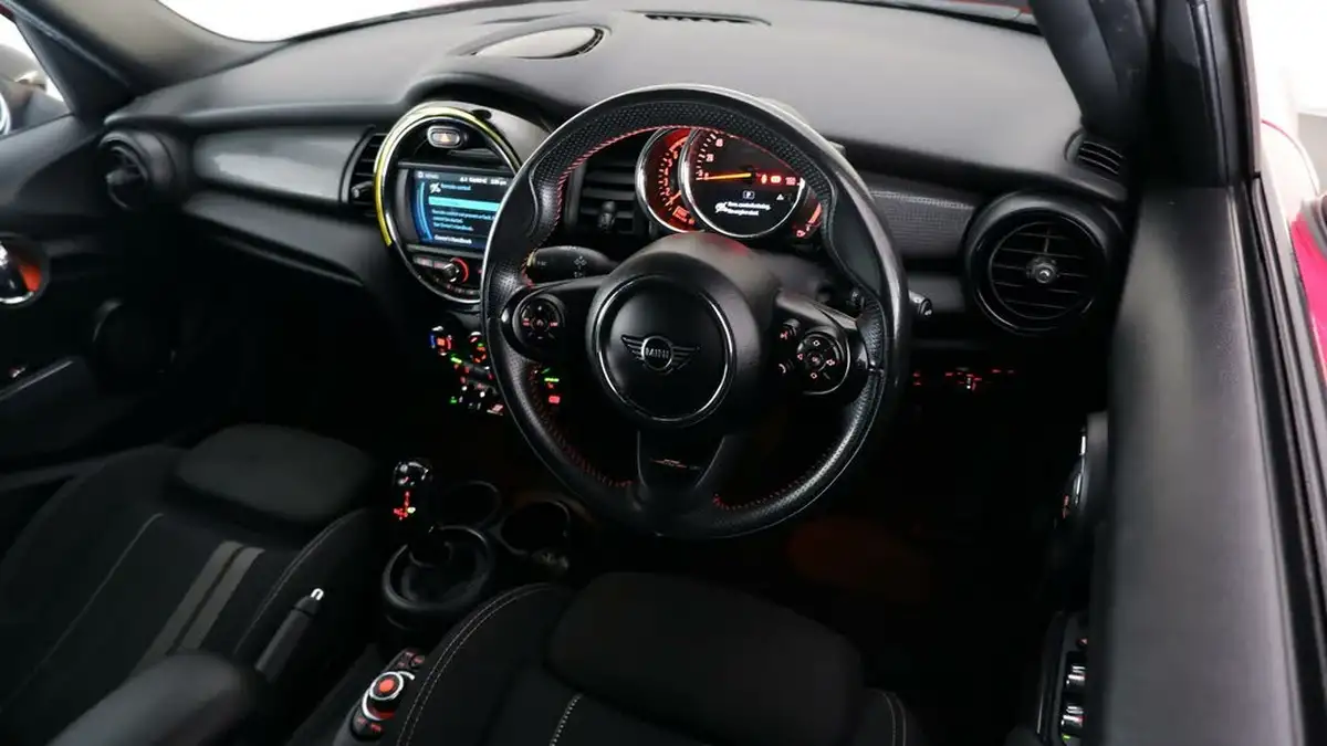 2019-mini-cooper-15-cooper-sport-hatchback-5d-auto-big-9