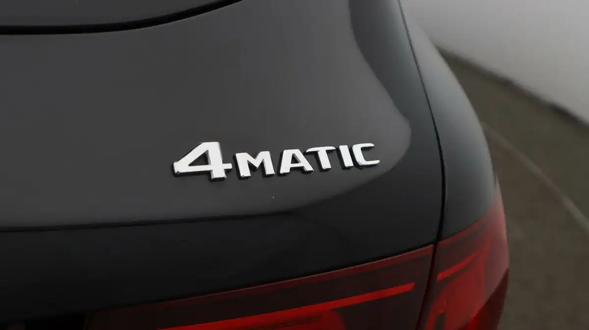 2021-mercedes-benz-glc-class-20d-glc220d-amg-line-station-wagon-5d-1950cc-4matic-plus-big-21