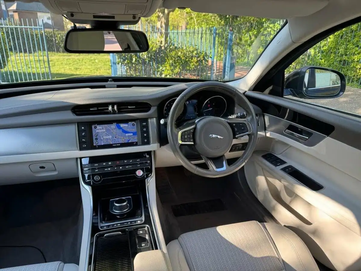 2017-jaguar-xf-20td-prestige-163ps-saloon-4d-1999cc-auto-big-17