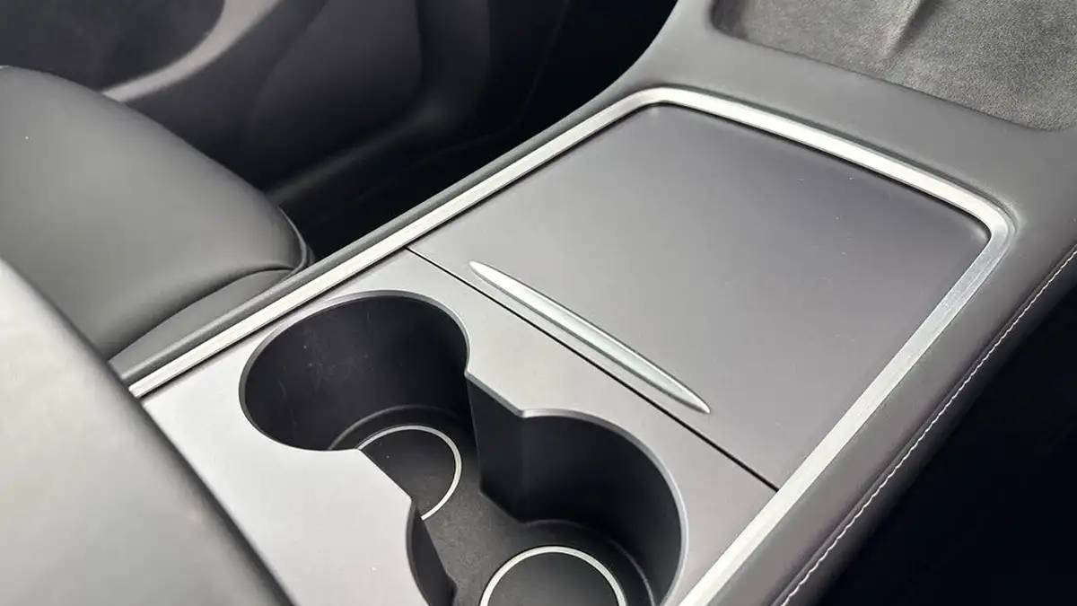 2022-tesla-model-y-e-long-range-big-15