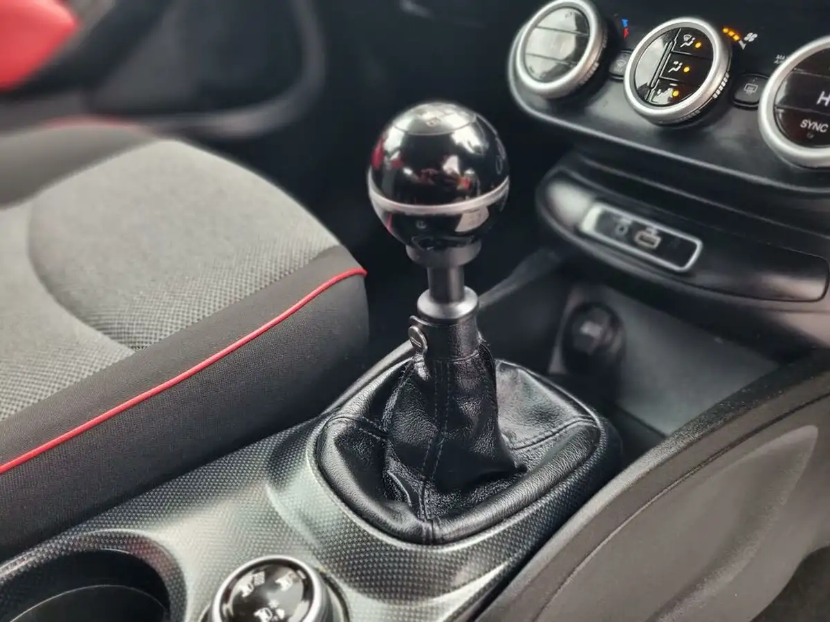 2015-fiat-500x-14-pop-star-opening-edition-big-19