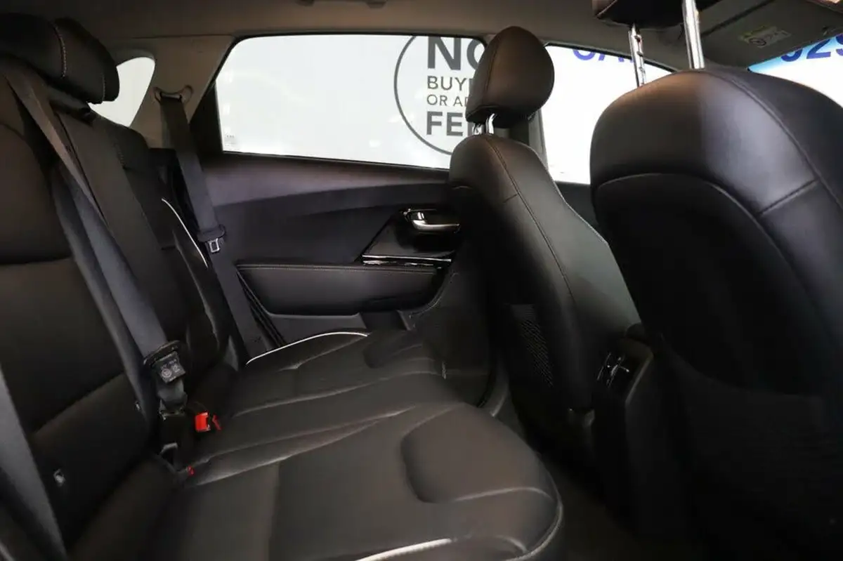 2021-kia-e-niro-ev-3-big-33