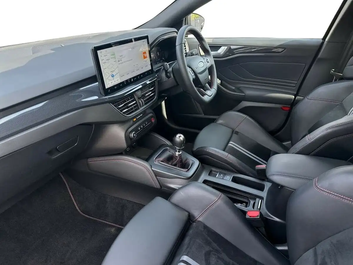 2023-ford-focus-23t-st-hatchback-big-10
