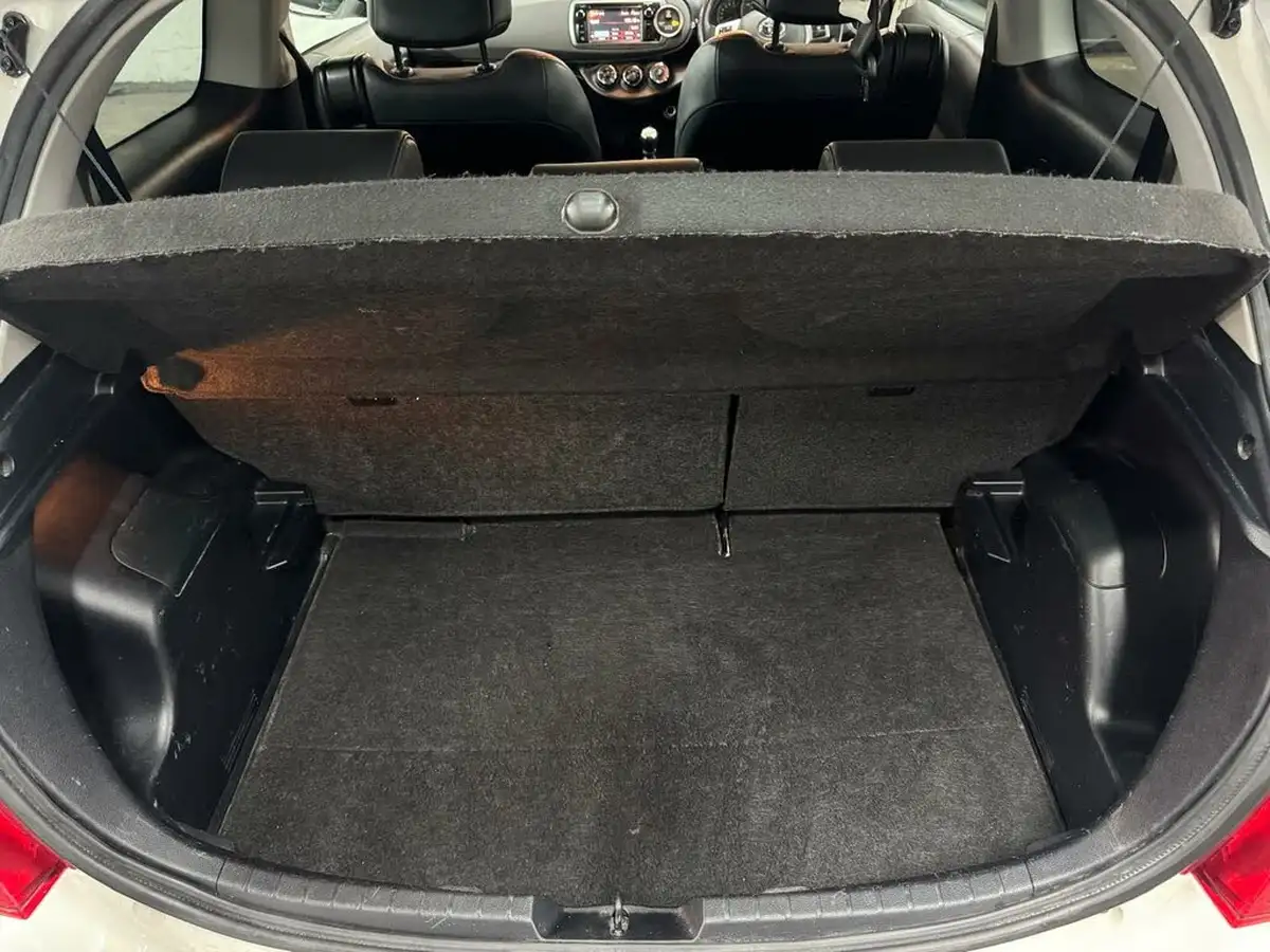 2012-toyota-yaris-133-trend-3d-big-12