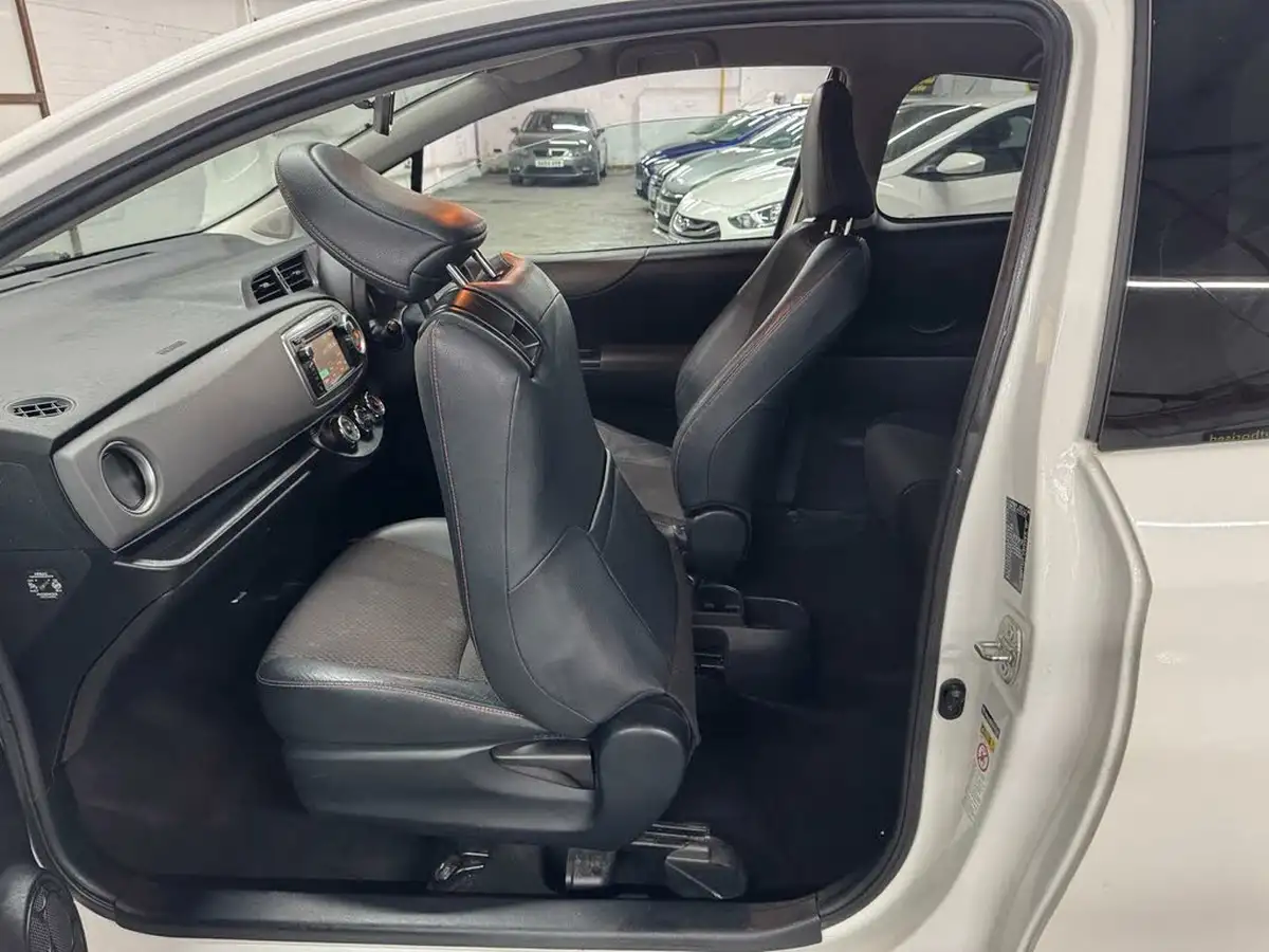 2012-toyota-yaris-133-trend-3d-big-40
