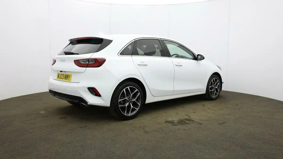 2022-kia-ceed-15-t-gdi-3-hatchback-big-50