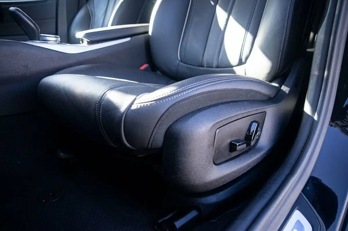 2022-bmw-5-series-20-530e-se-saloon-4d-big-22