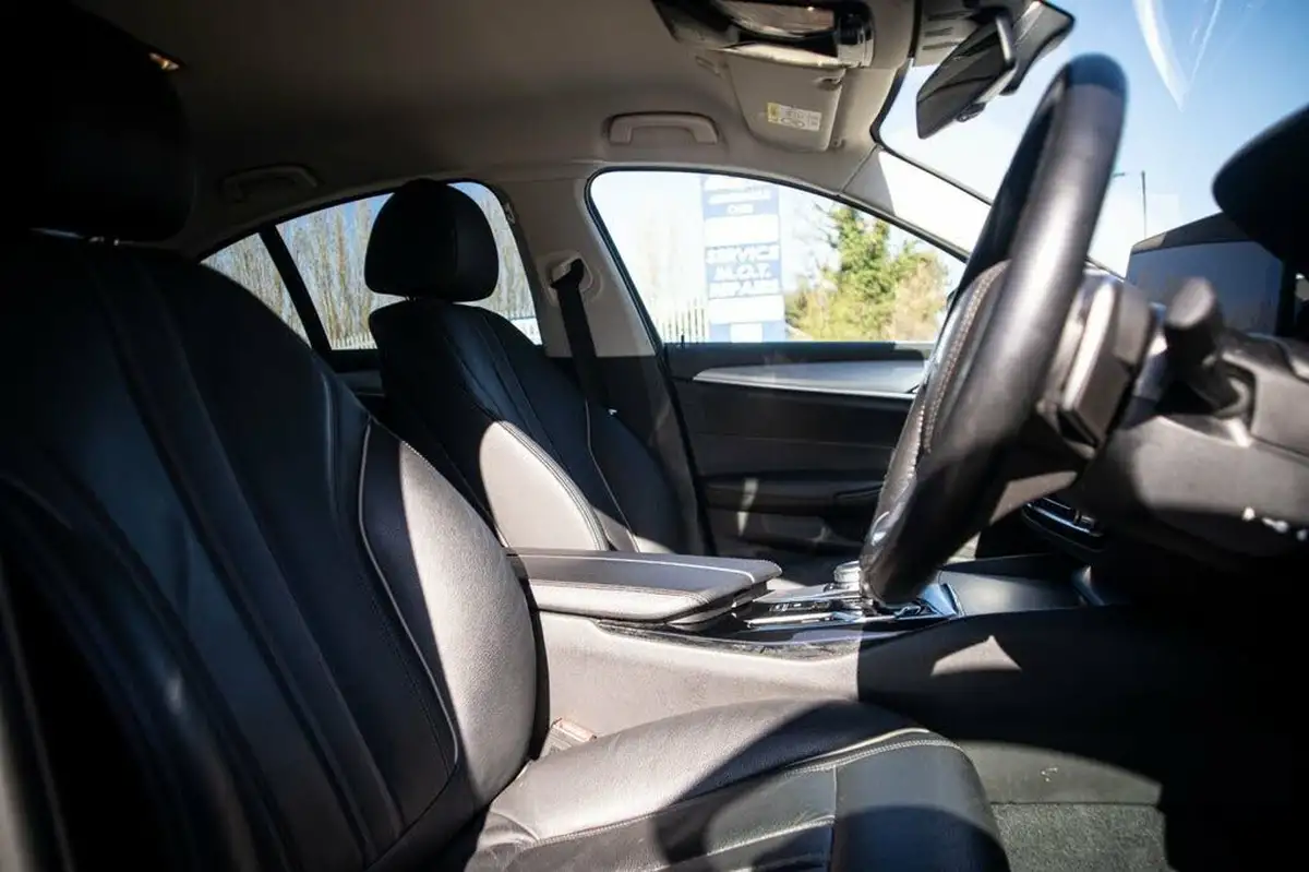 2022-bmw-5-series-20-530e-se-saloon-4d-big-26
