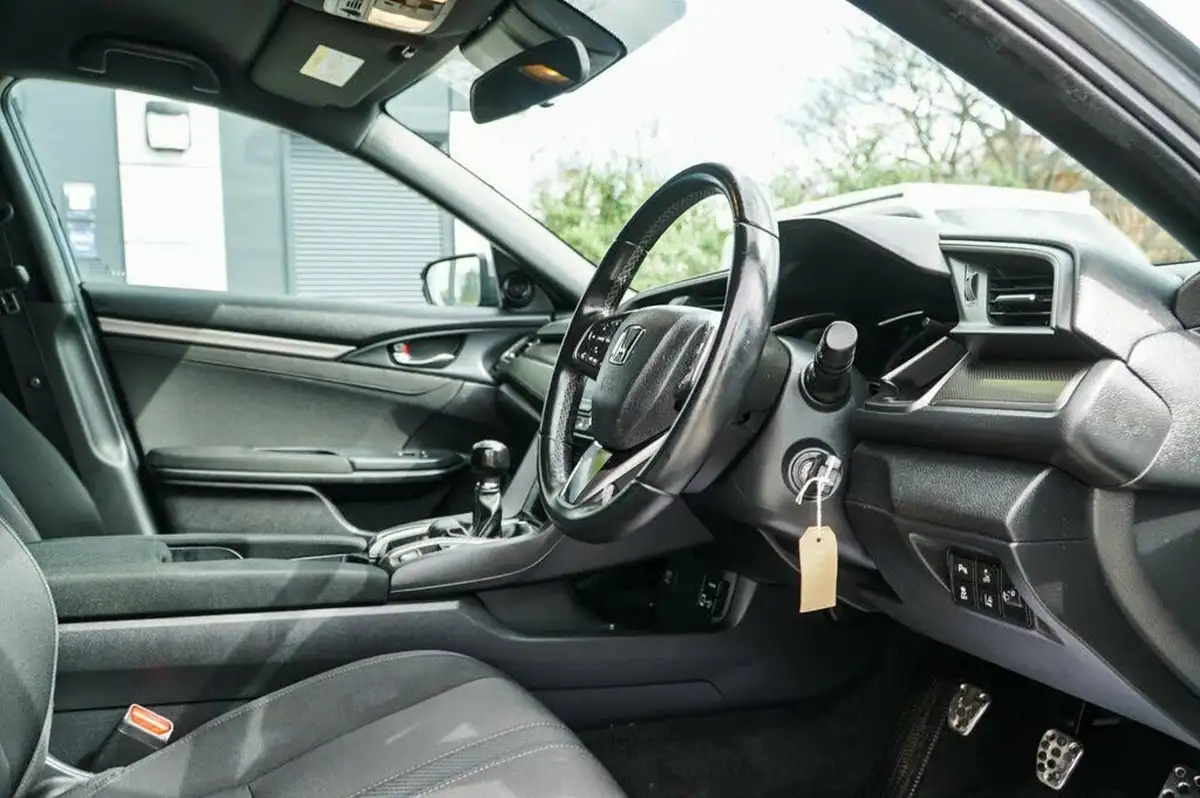 2018-honda-civic-16-i-dtec-sr-hatchback-5d-big-5