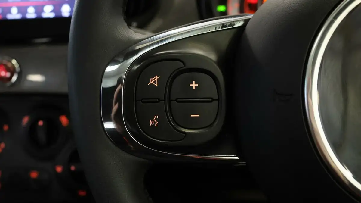 2022-fiat-500-10-dolcevita-big-21