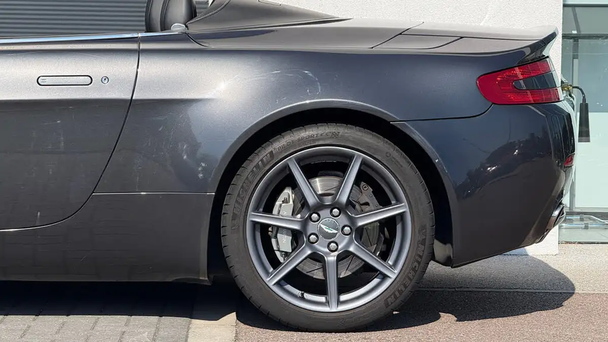 2012-aston-martin-vantage-47-roadster-convertible-sportshift-big-25