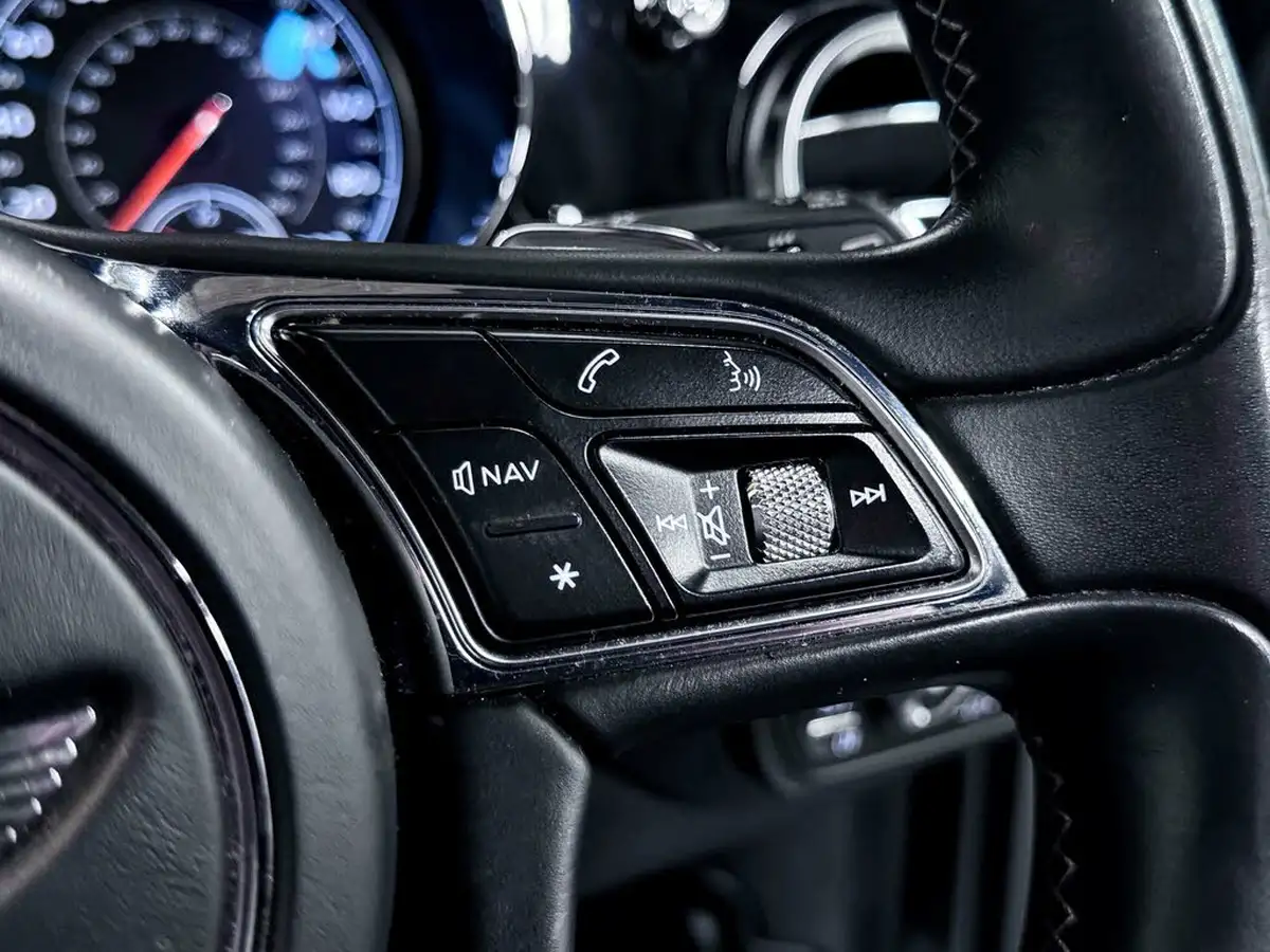2020-bentley-bentayga-40-v8-542bhp-big-59