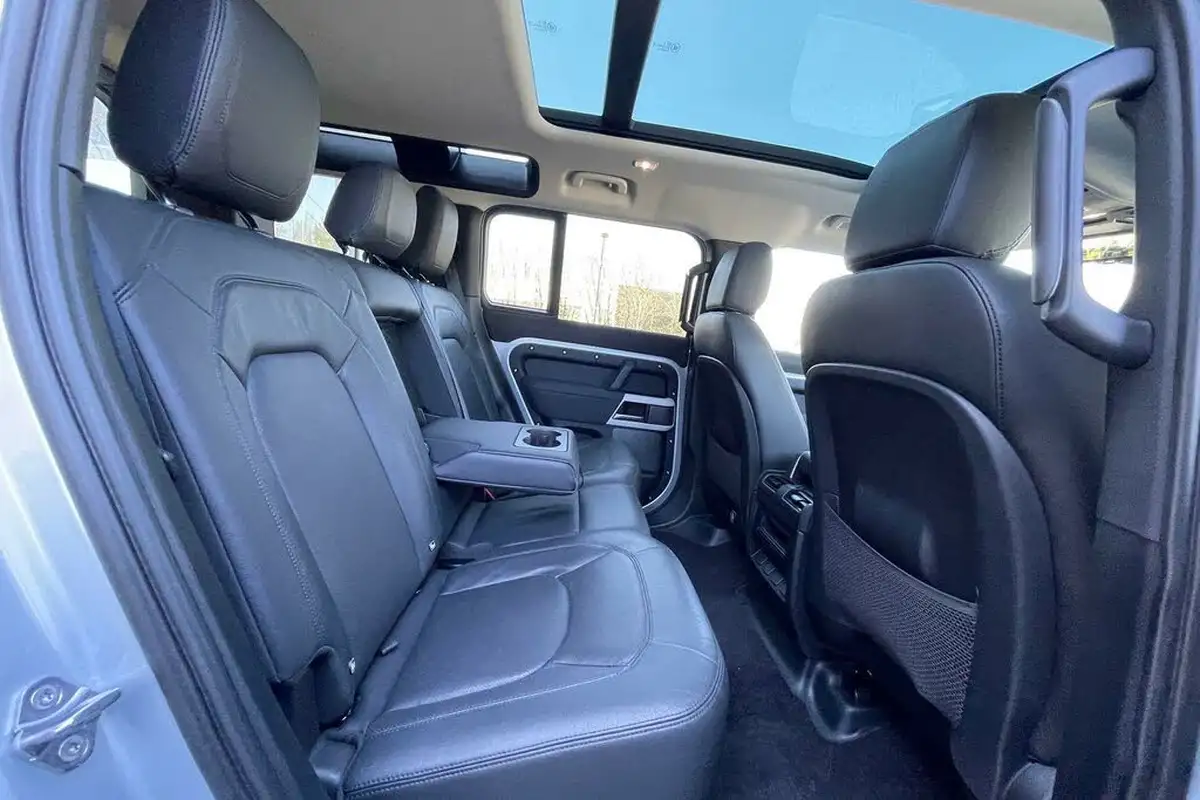 2022-land-rover-110-defender-30-d250-xs-edition-big-46