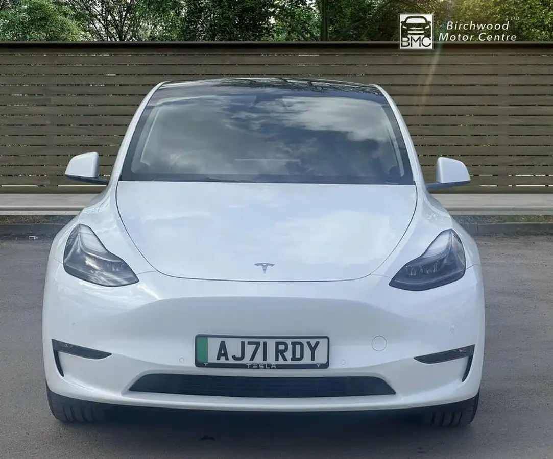 2022-tesla-model-y-e-long-range-big-1