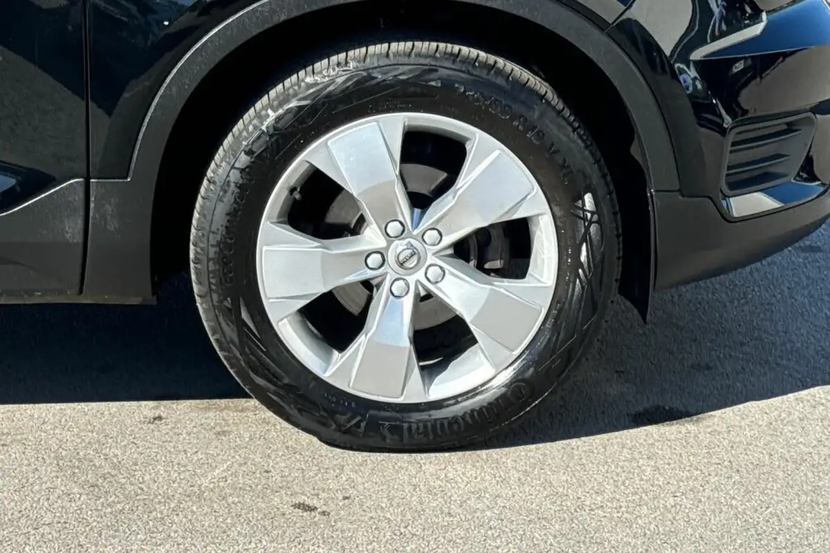 2020-volvo-xc40-20td-d3-momentum-big-4