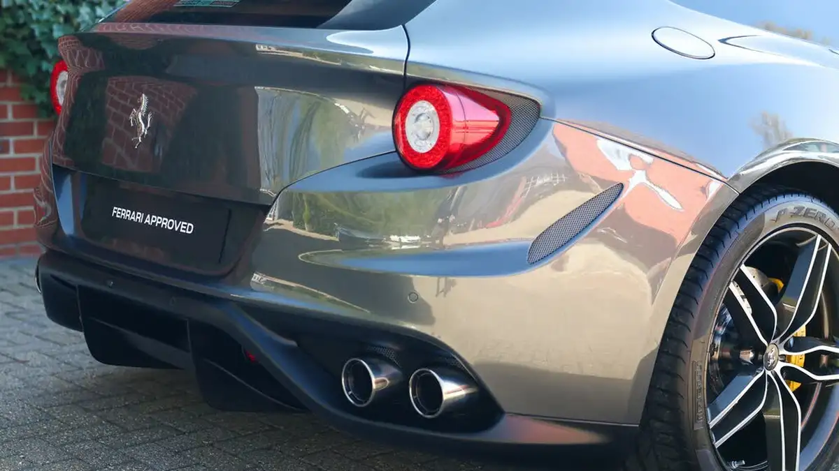 2016-ferrari-ff-63-big-9