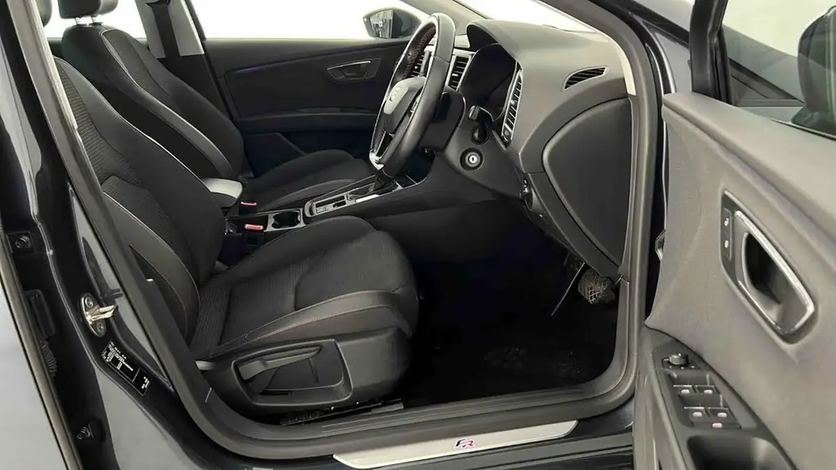 2019-seat-leon-20-tsi-fr-hatchback-big-15