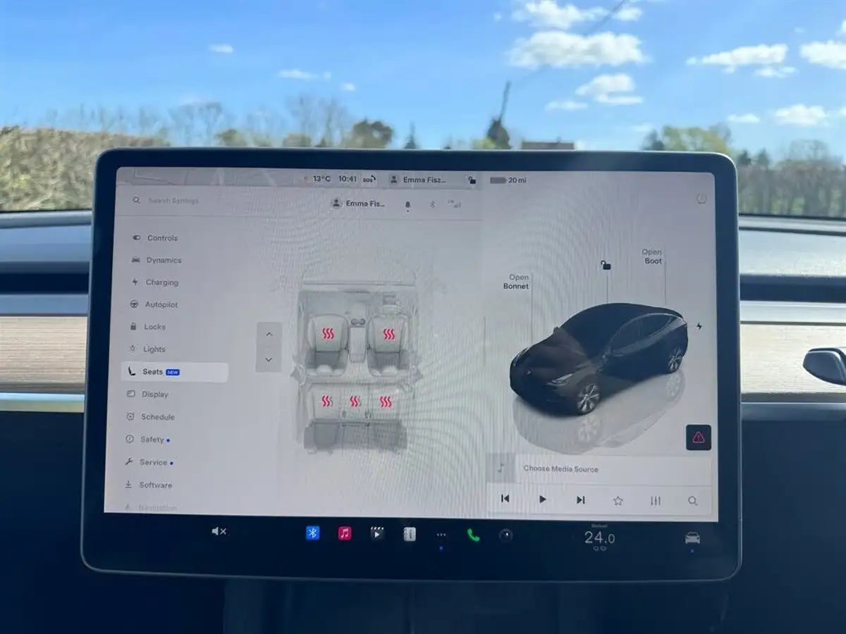 2022-tesla-model-y-e-long-range-big-21