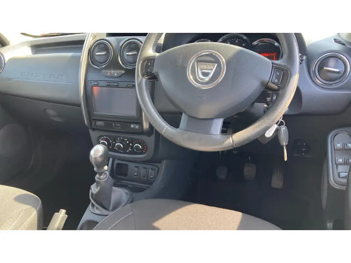 2017-dacia-duster-15dci-laureate-110bhp-ss-station-wagon-5d-big-10