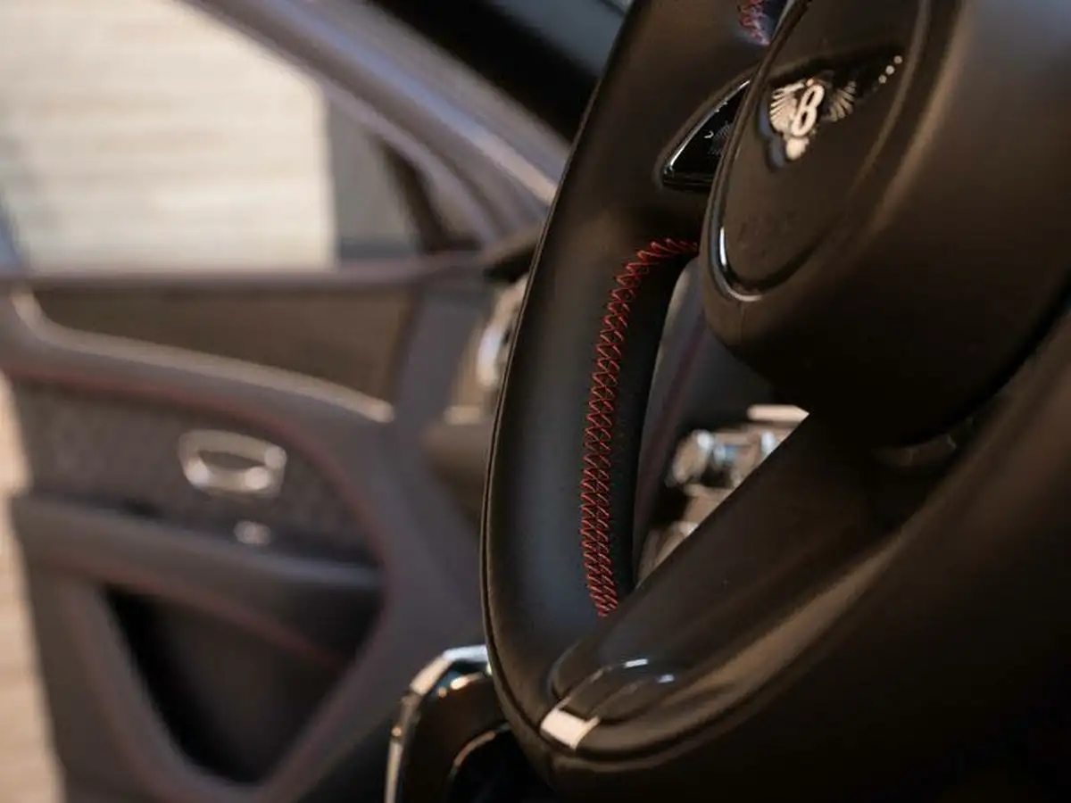 2023-bentley-bentayga-40-v8-big-36