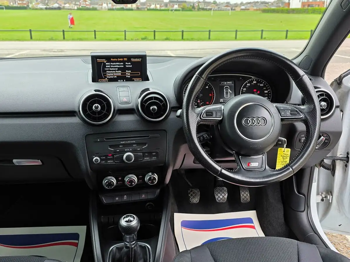 2015-audi-a1-20td-black-edition-hatchback-3d-big-16