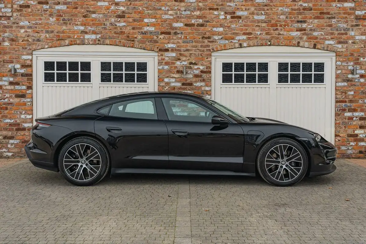 2022-porsche-taycan-e-base-408ps-big-22
