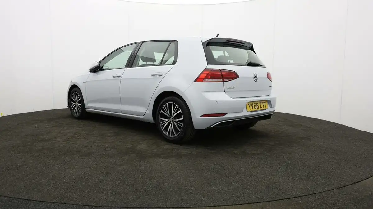 2019-volkswagen-golf-15-tsi-se-130ps-ss-hatchback-5d-big-68