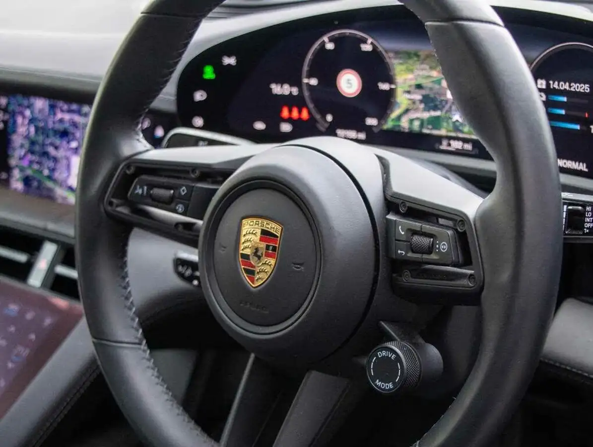 2023-porsche-taycan-e-4-cross-turismo-big-13
