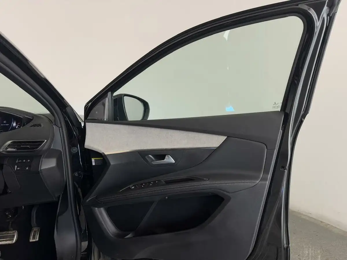 2021-peugeot-5008-suv-12-puretech-gt-premium-big-17