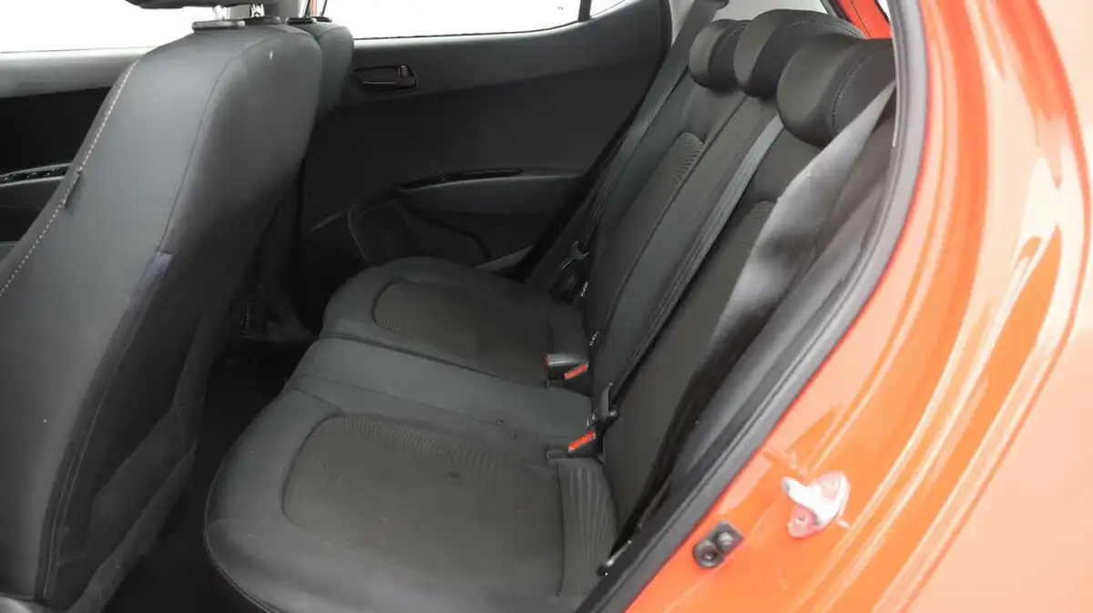 2018-hyundai-i10-10-se-67ps-big-15