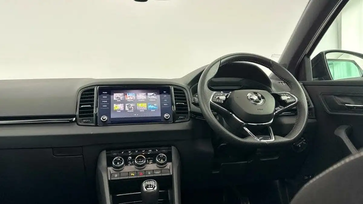 2022-skoda-karoq-15-tsi-sportline-big-27