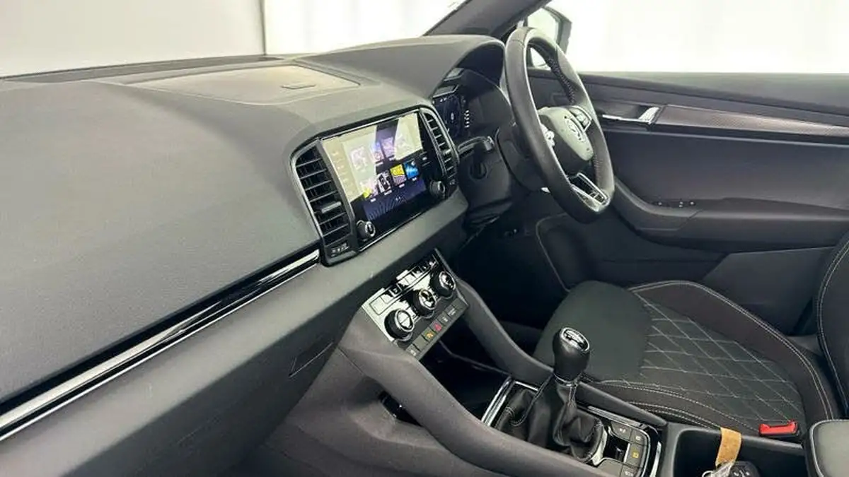2022-skoda-karoq-15-tsi-sportline-big-1