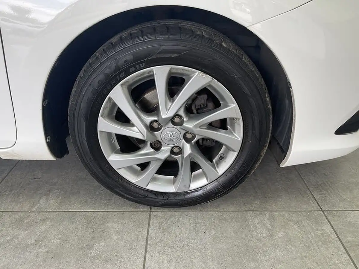2017-toyota-auris-16d-icon-tss-hatchback-big-14