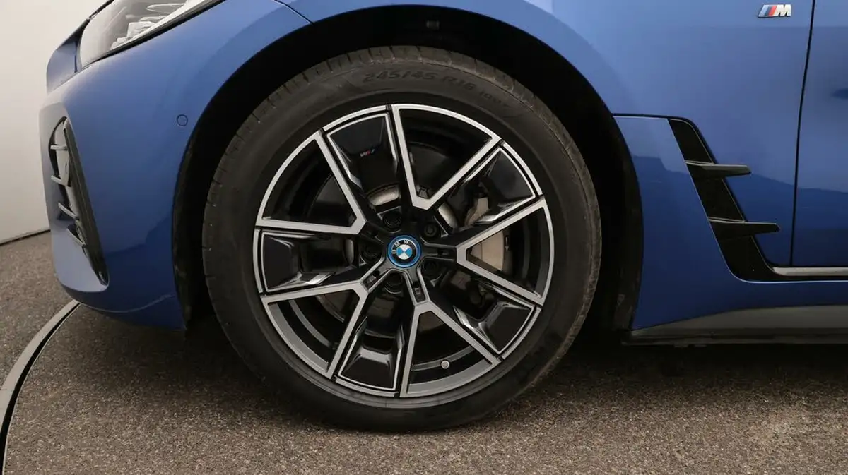 2022-bmw-i4-e-edrive40-m-sport-big-18