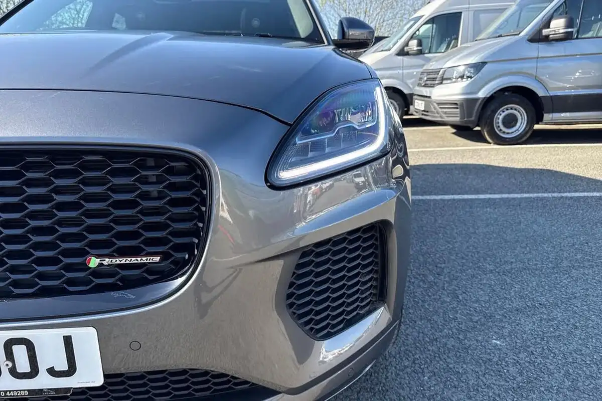 2020-jaguar-e-pace-20-i4d-chequered-flag-150ps-big-31