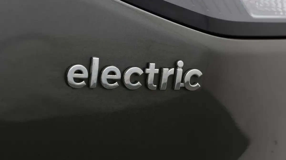 2022-hyundai-ioniq-e-premium-electric-big-21