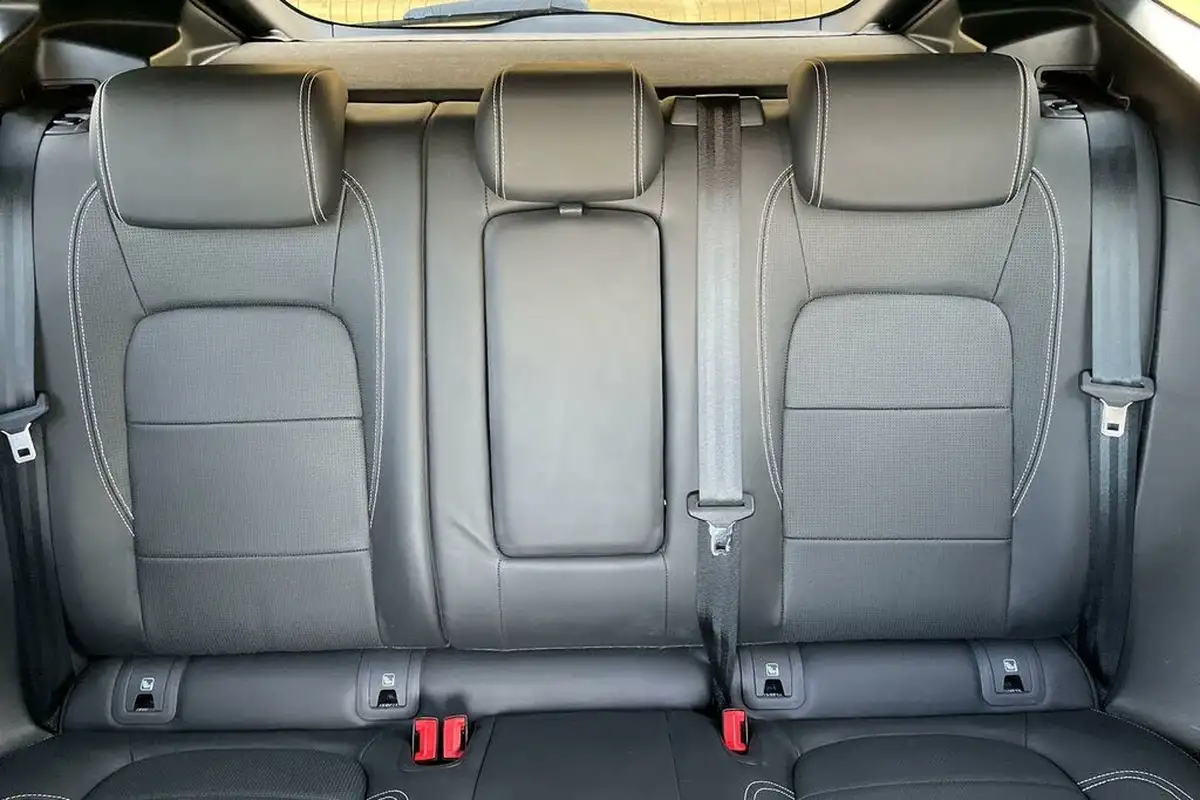 2018-jaguar-e-pace-20-i4d-r-dynamic-hse-180ps-ss-big-30
