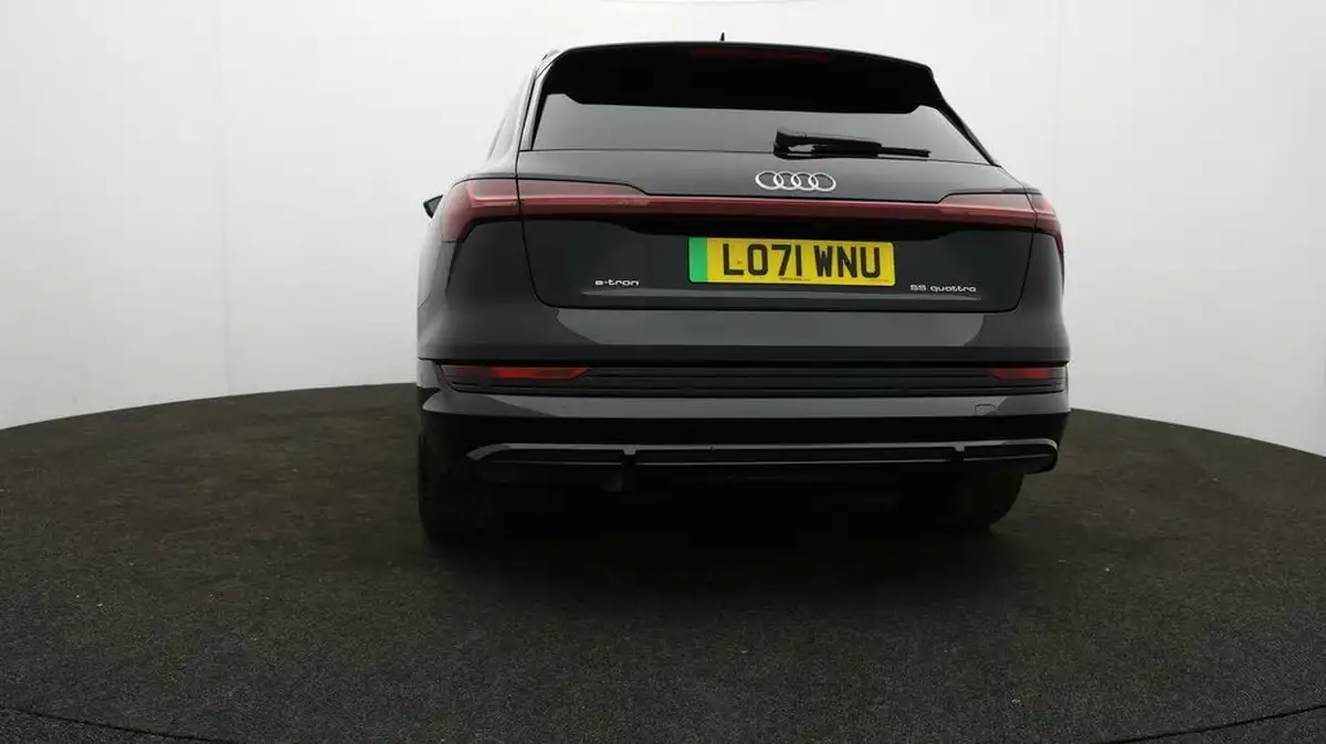 2022-audi-e-tron-55e-black-edition-station-wagon-big-35
