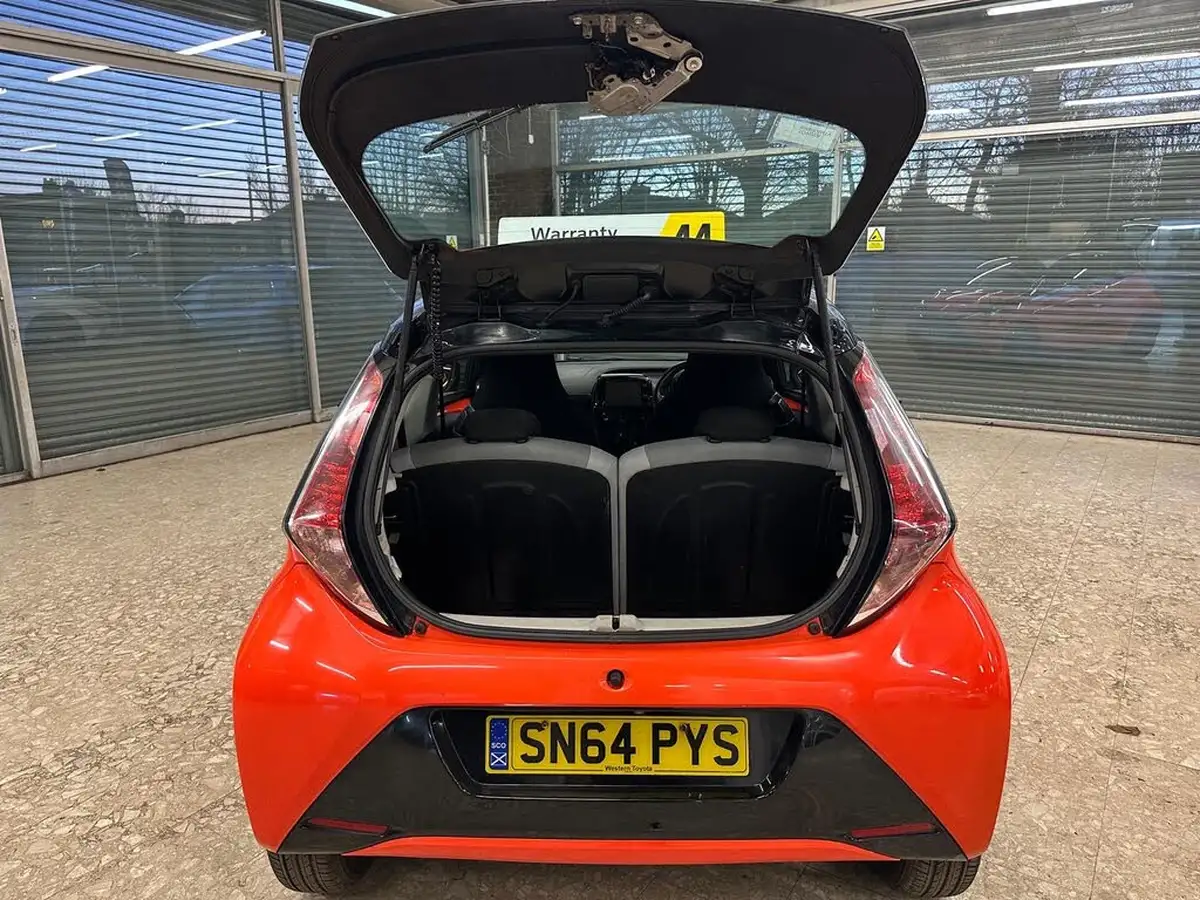 2014-toyota-aygo-10-vvt-i-x-cite-3d-big-14