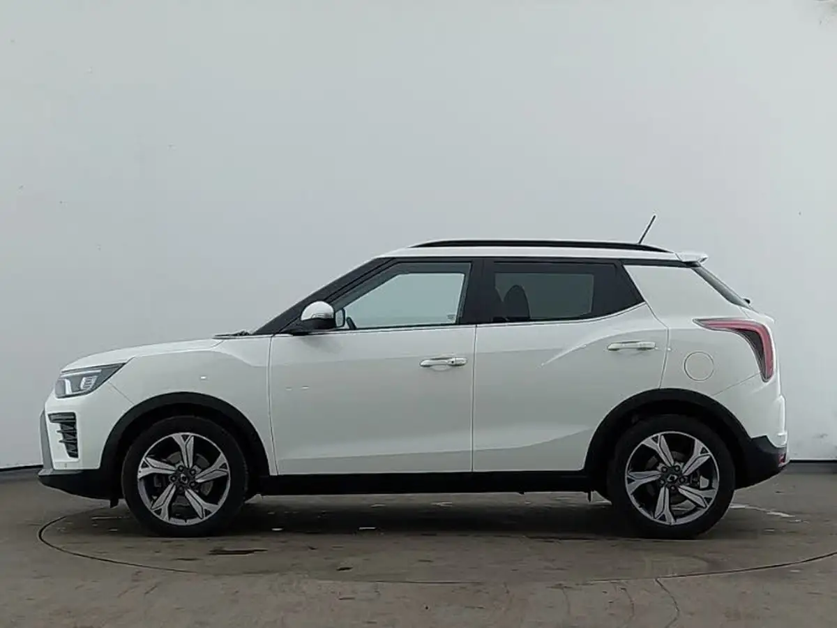 2024-kgm-ssangyong-tivoli-15-k40-big-3